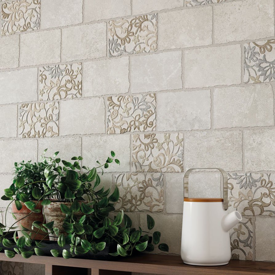 Ivory Mosaico Major Florita deco 20x20 close up Kitchen